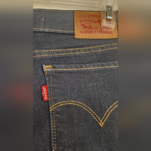 Levi's jeans NWOT dark wash - Picture 4 of 5